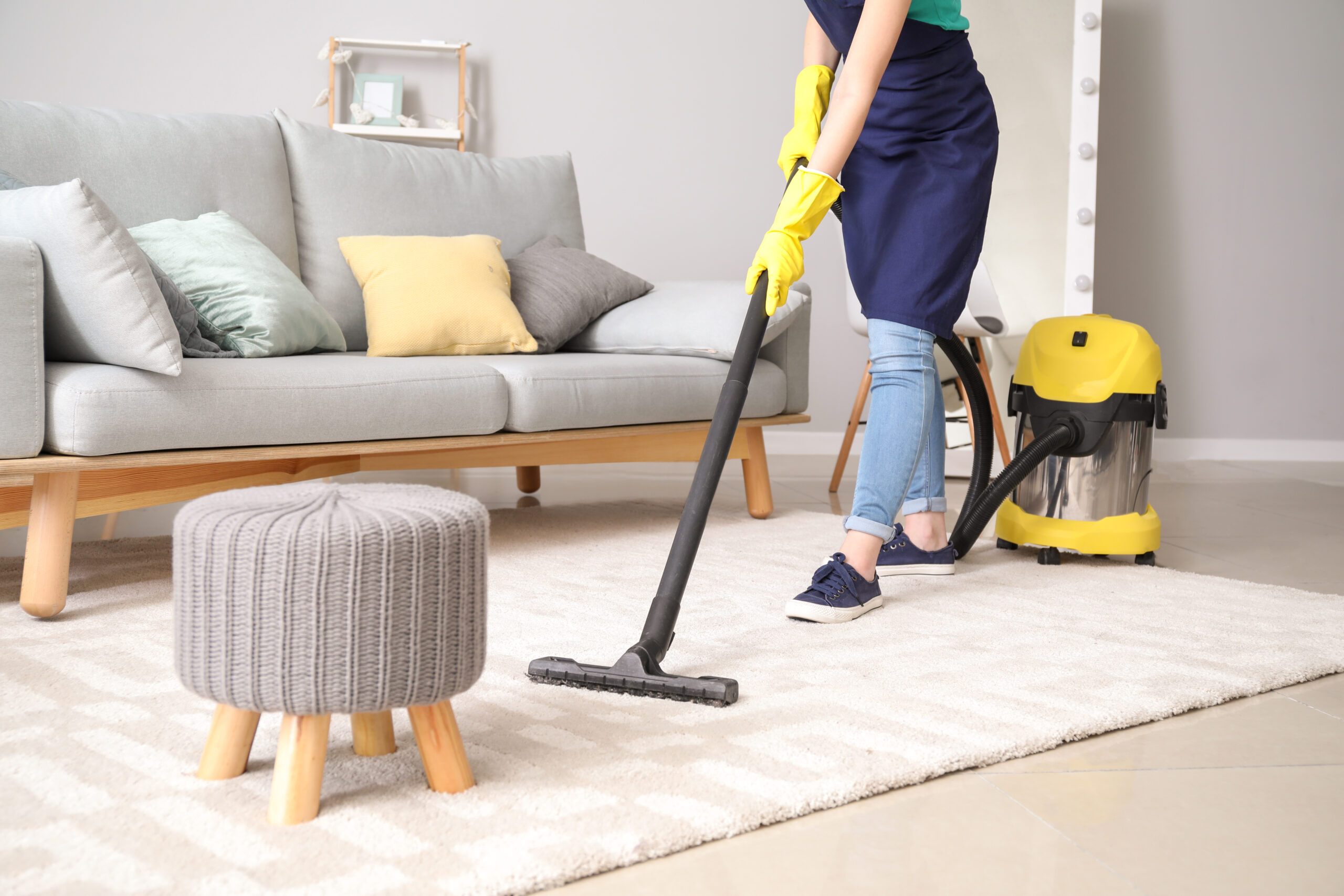 Female janitor with vacuum cleaner in room Service de nettoyage à Puget-sur-Argens
